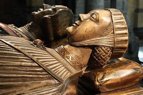  Sarcophagus of Countess Aurelia: Keşfedilmeyi Bekleyen Bir Rönesans Gizemi!